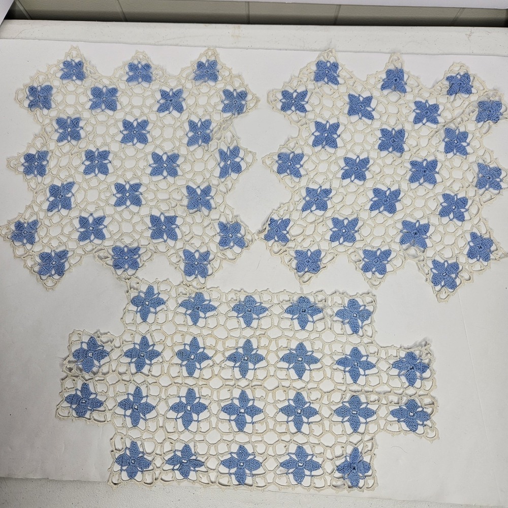 Doilies Blue And Cream 1 Rectangular  16" X 8.5" And 2 Square 13" X‎ 13"